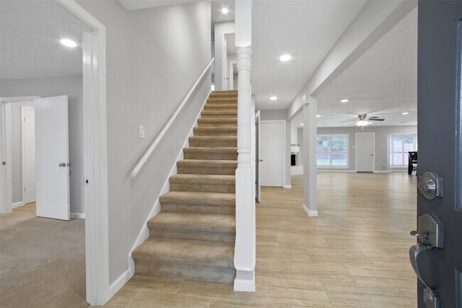 Building Photo - 15815 Baytree Dr