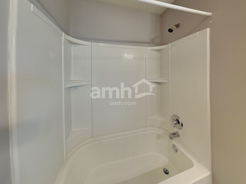 Building Photo - 784 Aerostar Court