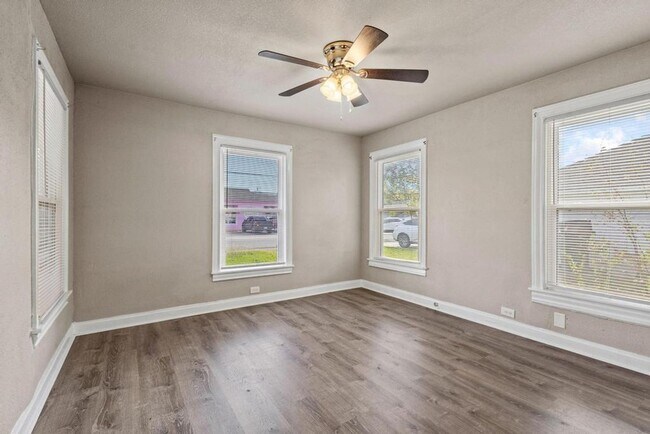 Building Photo - 1708 N Woods St