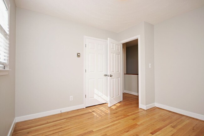 Building Photo - Nicely Updated Duplex Near UVA Medical Center