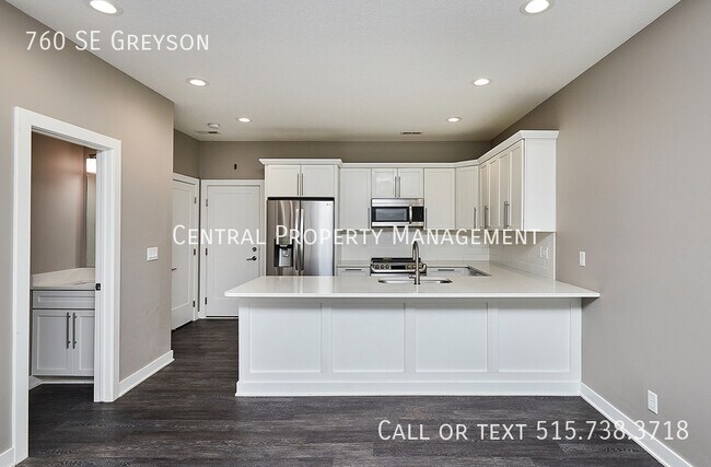 Building Photo - 760 SE Greyson-