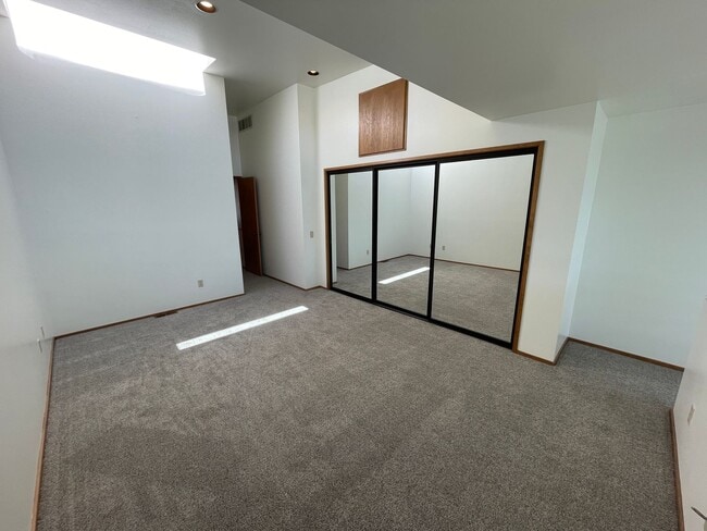 Building Photo - 2305 Skyline Way