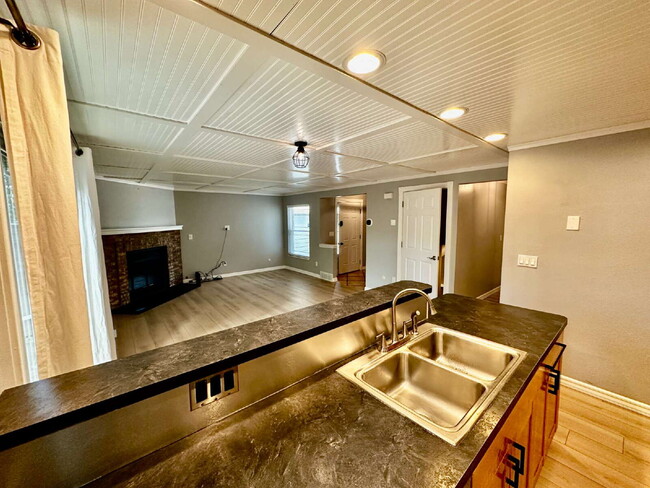 Building Photo - "Charming 3-Bed Home with Finished Basemen...