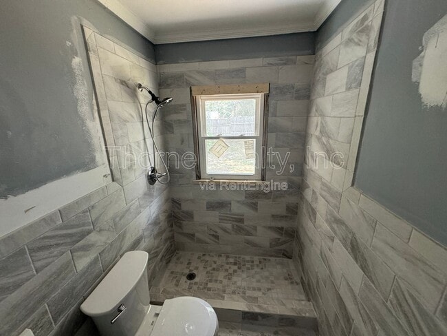 Building Photo - 305 E Battle Ave