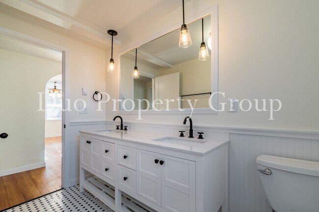 Building Photo - 8th Street