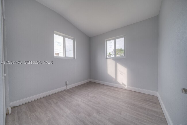 Building Photo - 17727 SW 103rd Ave