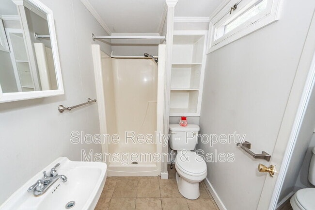 Building Photo - 2214 B Midland Park Rd