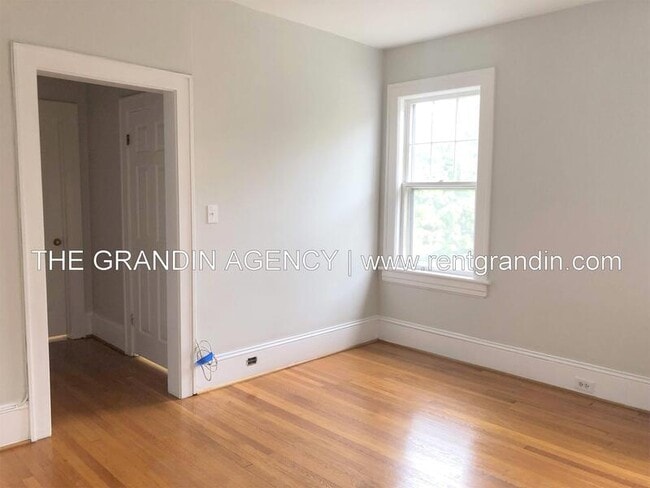 Building Photo - 2504 Longview Ave SW