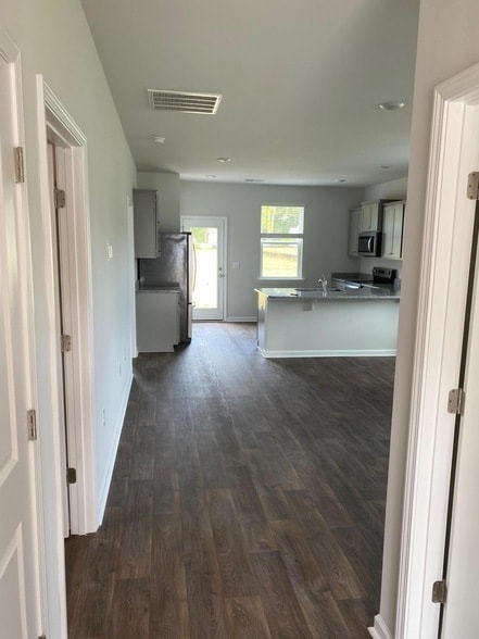 Building Photo - 1088 Refuge Wy