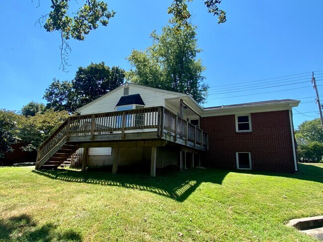Building Photo - Charming 3Bedroom/2Bathroom Detached Home ...