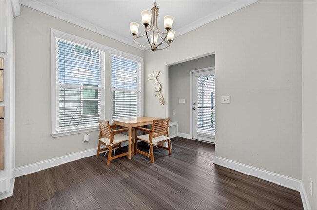 Building Photo - 1020 River Park Dr