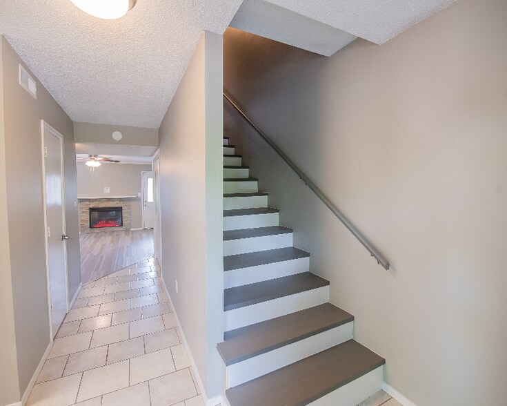 Building Photo - 2305 E Kantz Cove
