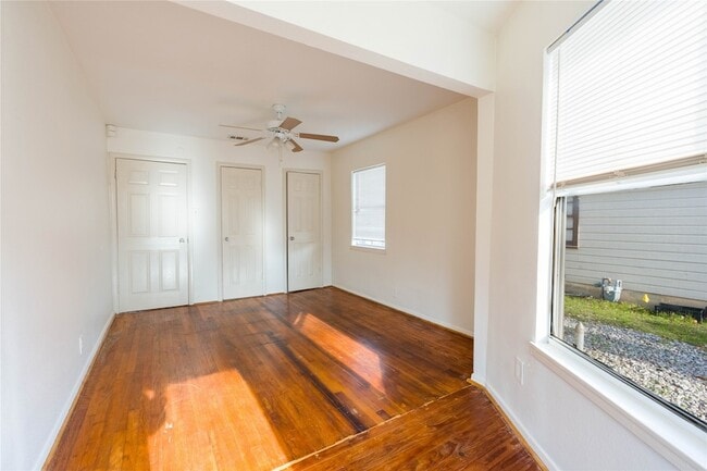 Building Photo - 2145 Sharon Dr