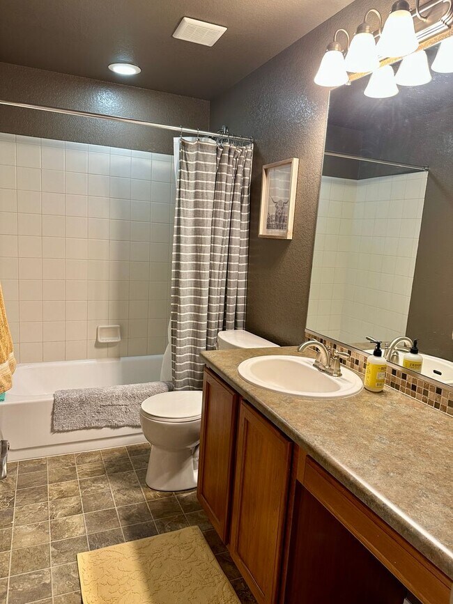 Building Photo - Elegant & Spacious 4BD Home with 3-Car Gar...