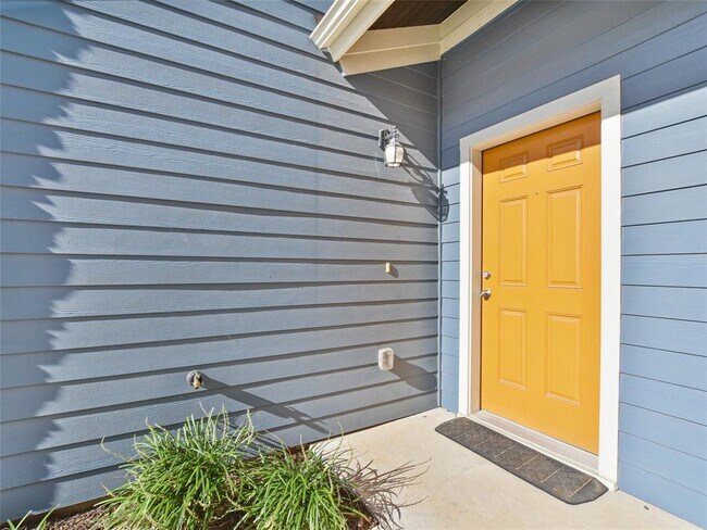Building Photo - 516 E Slaughter Ln