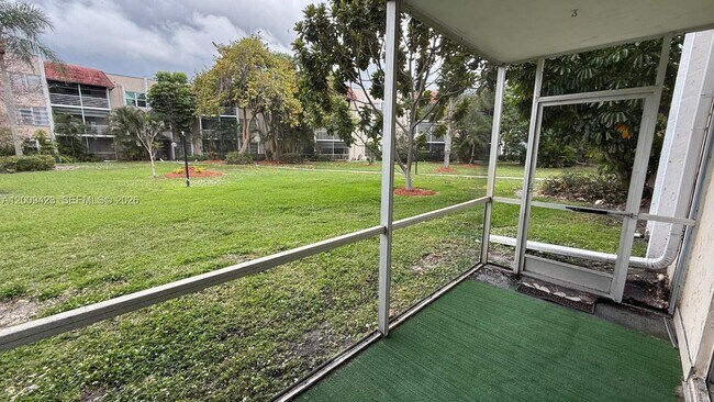 Building Photo - 3774 Inverrary Blvd