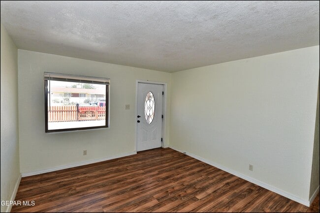 Building Photo - 10324 Newport Dr