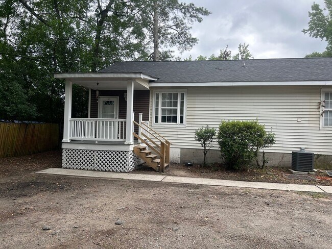 Building Photo - Historic Cayce/West Columbia Affordable  Duplex