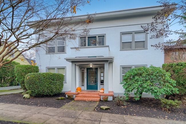 Building Photo - 5134 SE Hawthorne Blvd