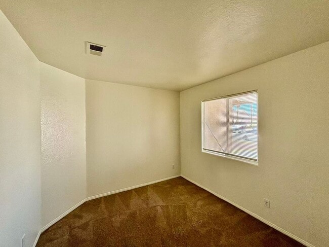 Building Photo - Charming single-story home