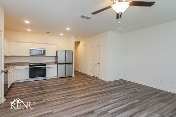 Building Photo - 3096 Calcutta St