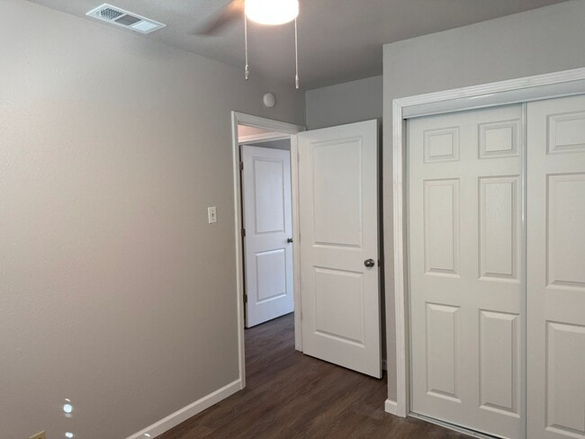 Building Photo - 226 Park Ln
