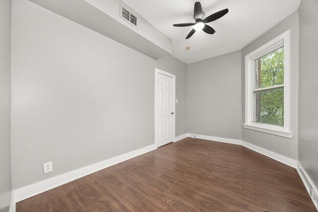 Building Photo - 6813 S St Lawrence Ave