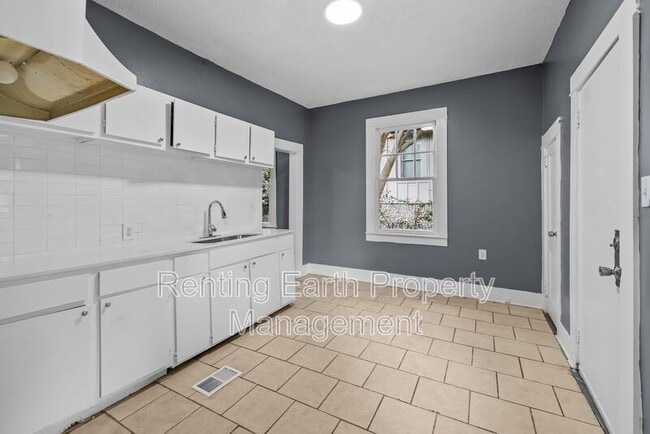Building Photo - 963 3rd St W