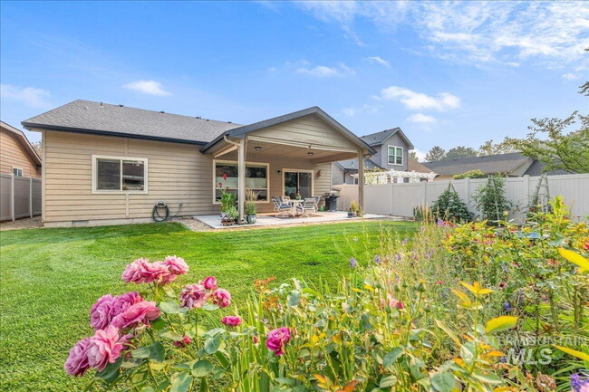 Building Photo - "Charming 3-Bedroom Home with 2 Full Baths in Boise's Sought-After West Dover Heights!"