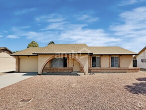 Building Photo - 1414 W Monona Dr
