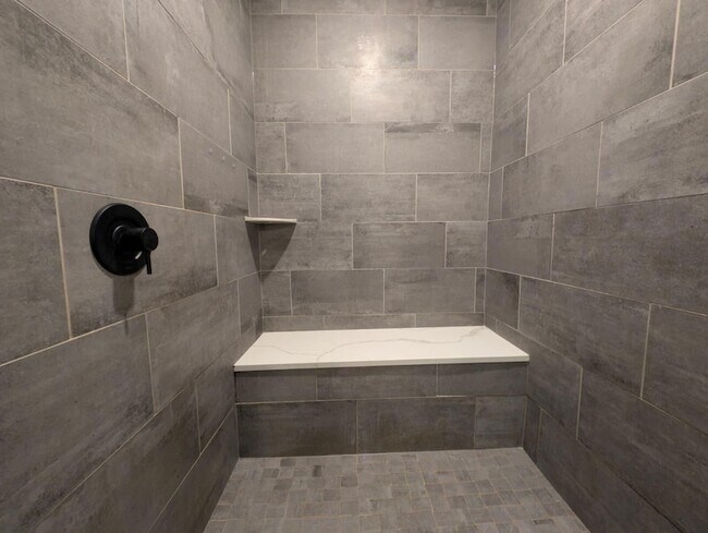 Building Photo - 751 N 6th St