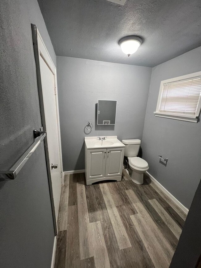 Building Photo - $0 First Month's Rent / $0 Deposit at Move-in