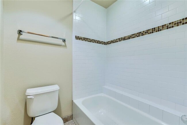 Building Photo - 7685 Northcross Dr