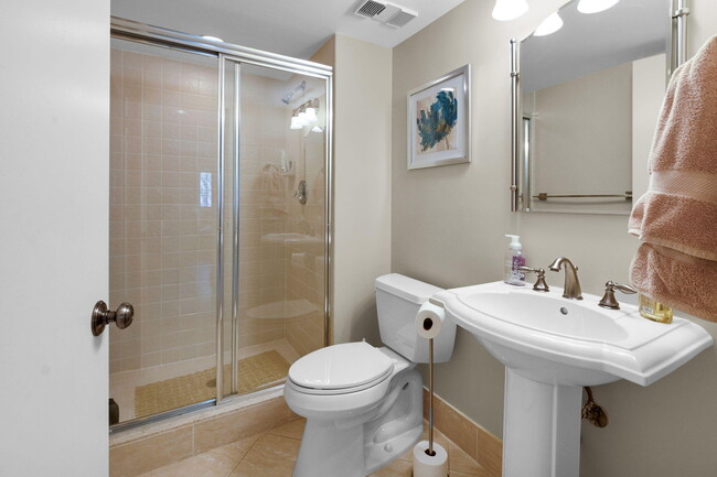 Building Photo - 15321 Strathearn Dr