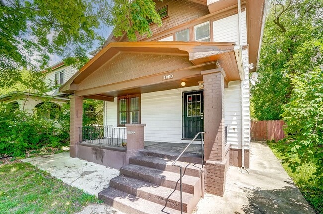 Building Photo - Spacious Three Bedroom in Dayton!
