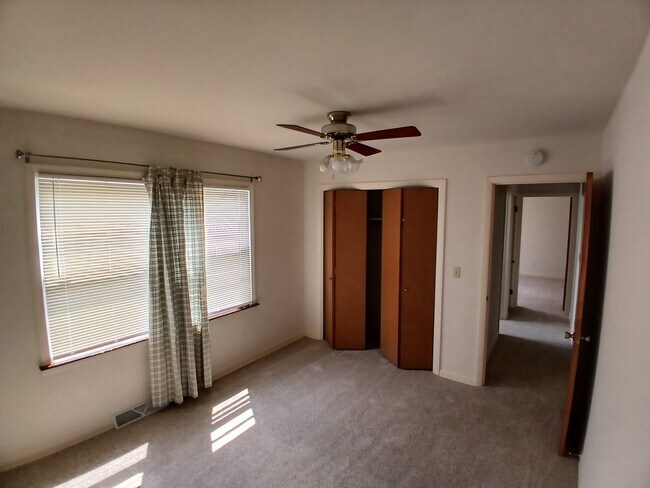 Building Photo - 211 N Bothwell St