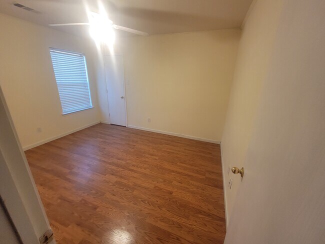 Building Photo - 1716 Country Crest Ln
