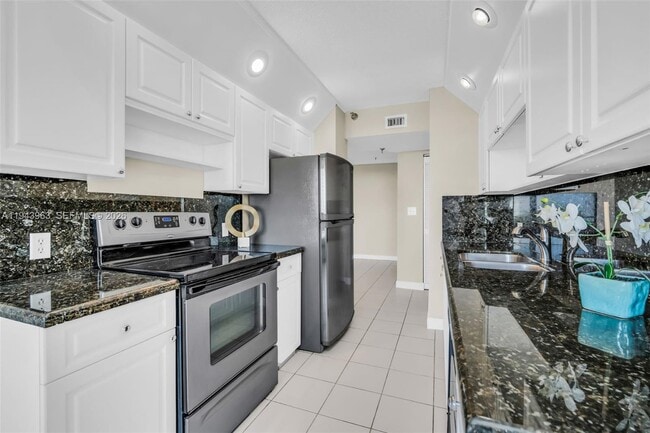 Building Photo - 1500 N Ocean Blvd