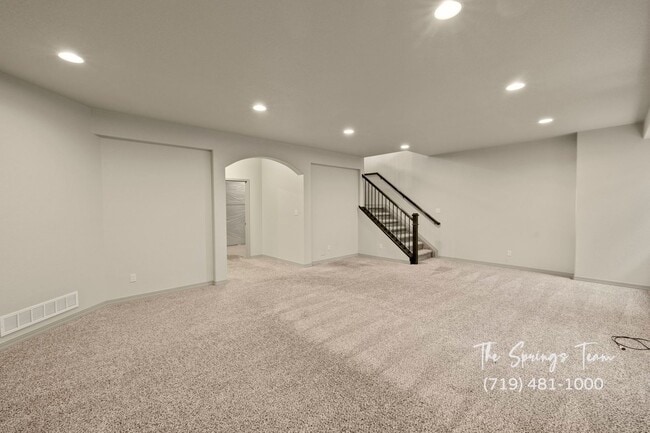 Building Photo - BEAUTIFUL 4BD + OFFICE MAIN-LEVEL LIVING H...