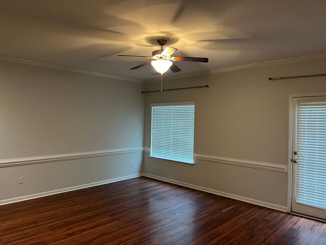 Building Photo - 3/2 Condo in Gated Community near Downtown...