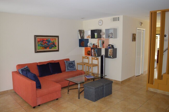 Building Photo - Casa de Oro in Little Tuscany, SEASONAL/MO...