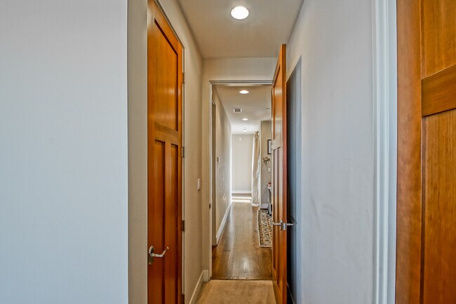 Building Photo - 308 Gull St