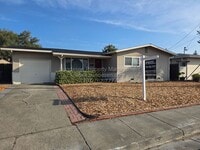 Building Photo - Clean Eastside Petaluma Home - 3BD/2BA ~132 Maria Drive