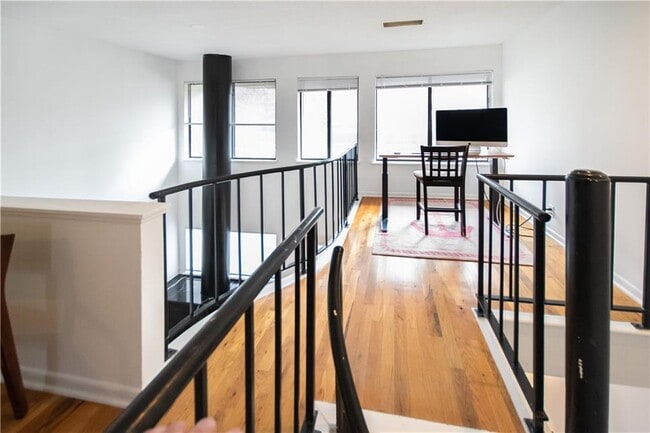 Building Photo - 19 Finch Trail NE