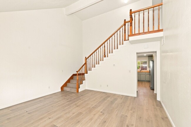 Building Photo - 831 Lightwood Ct