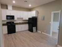 Building Photo - 621 W 2nd St