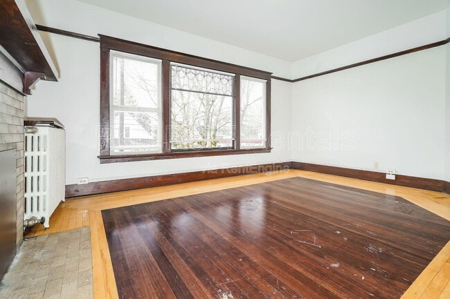 Building Photo - 1319 S 6th Ave