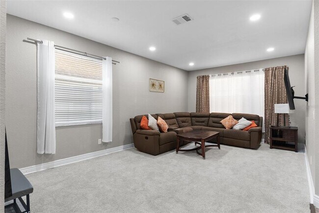 Building Photo - 215 Gleneagles Dr