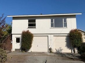 Building Photo - Great 2 bedroom upstairs standalone unit with garage