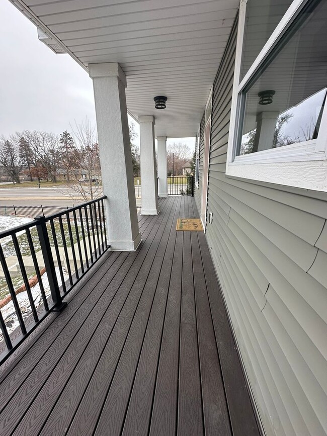 Building Photo - Beautiful 3 bed 3 bath home in the heart of Eden prairie!